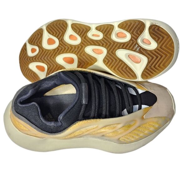 Yeezy X Adidas - Picture 11 of 11